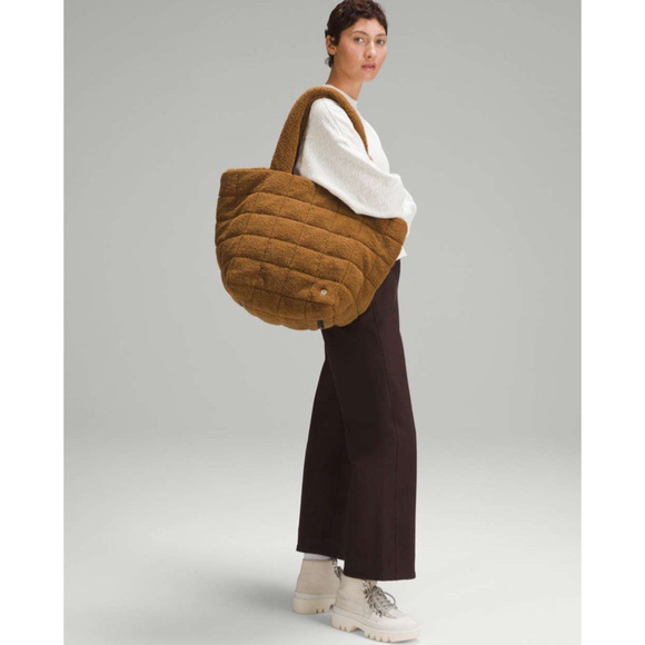 Lululemon Quilted Grid 26L Large Tote Bag‎ Fleece Burnt Caramel Travel Spacious - Picture 1 of 16